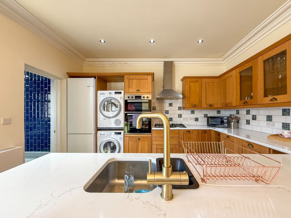 Property photo 3 of 31 3982685