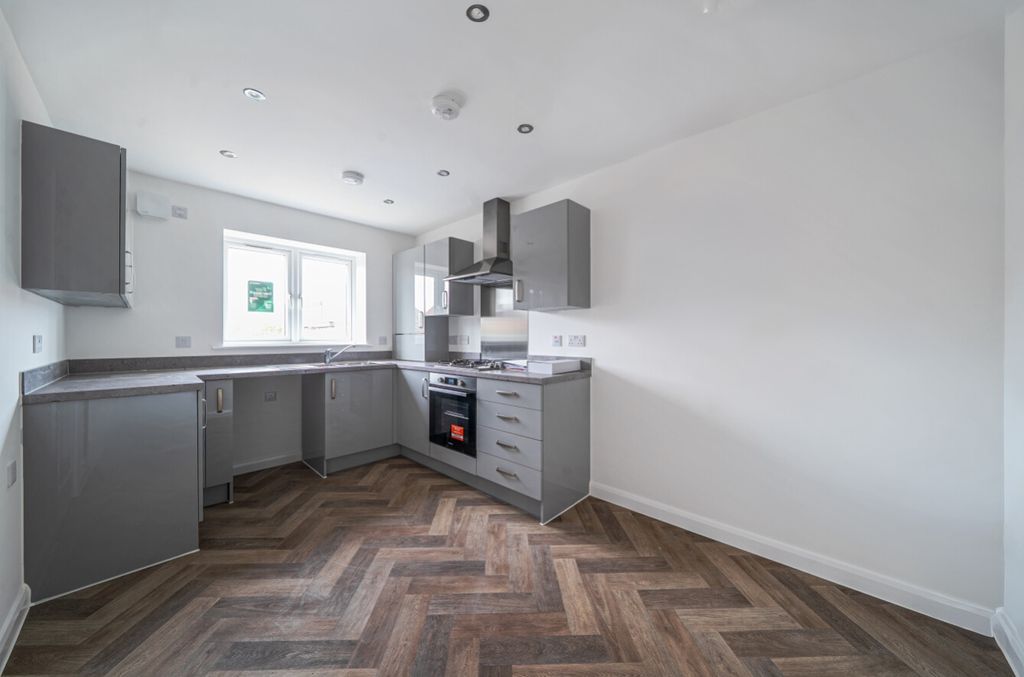 Property photo 3 of 10 4-6Aa3d79c72Ab5-1520937-1A09001c6E7c3-005-4