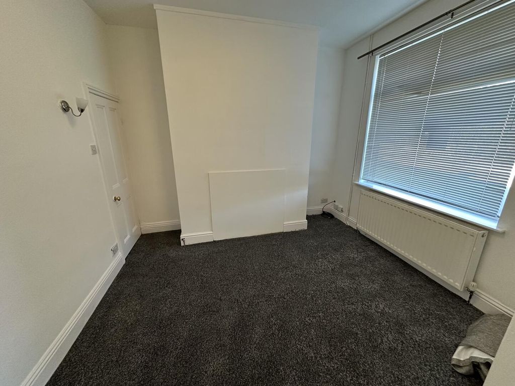 Property photo 2 of 6 Lounge