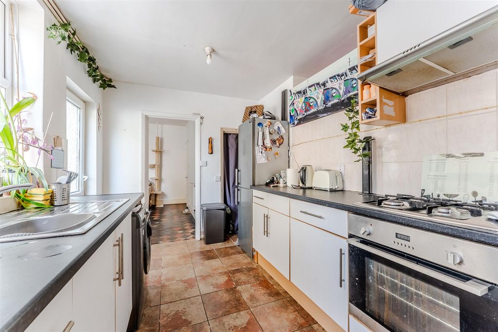 Property photo 2 of 20 Kitchen