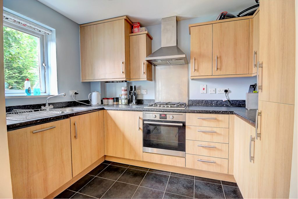 Property photo 2 of 12 Kitchen