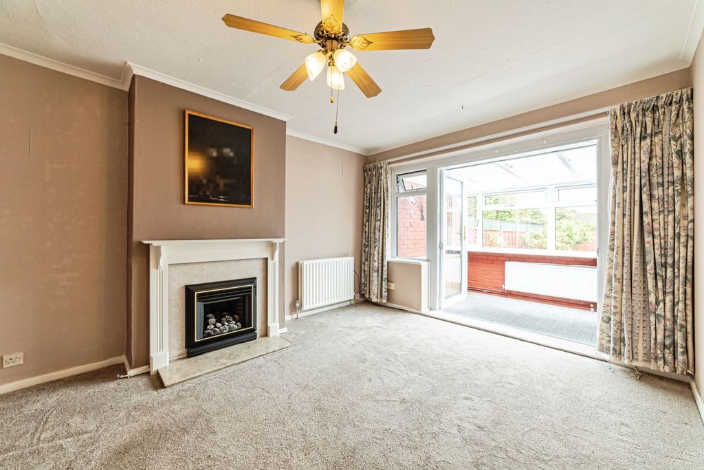 Property photo 3 of 17 Living Room