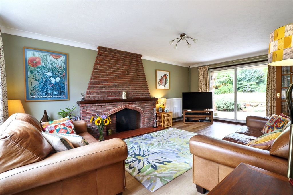 Property photo 3 of 19 Living Room