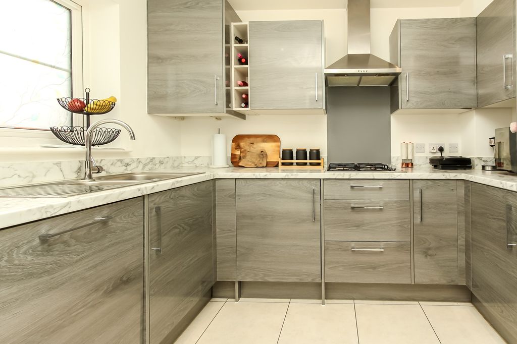 Property photo 2 of 12 Kitchen