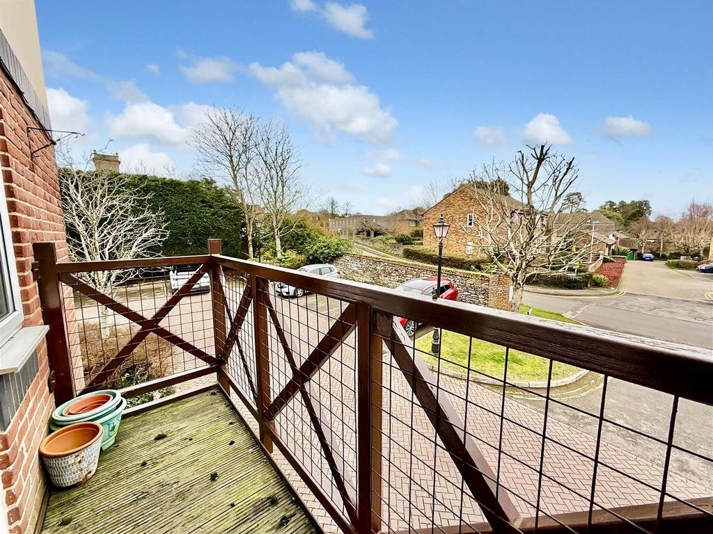 Property photo 2 of 12 Hw_Brbhkvecj7Eezfk7-La.Jpg