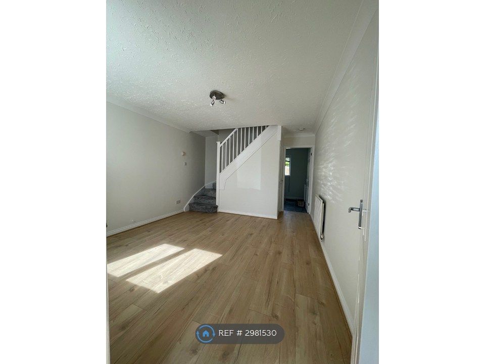 Property photo 3 of 13 Lounge