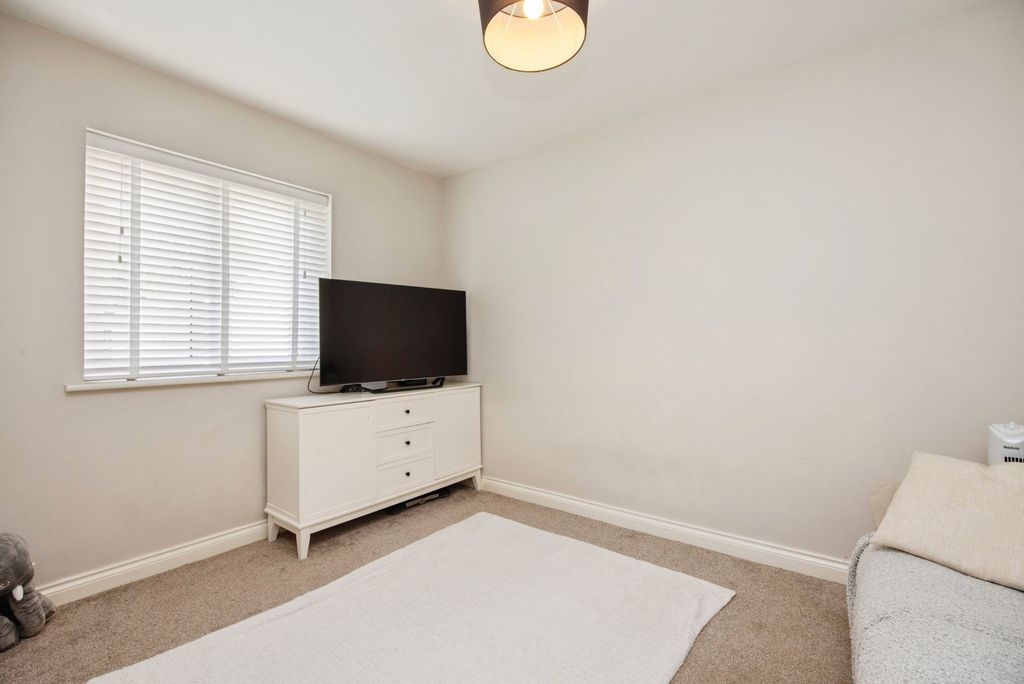 Property photo 2 of 17 Photo