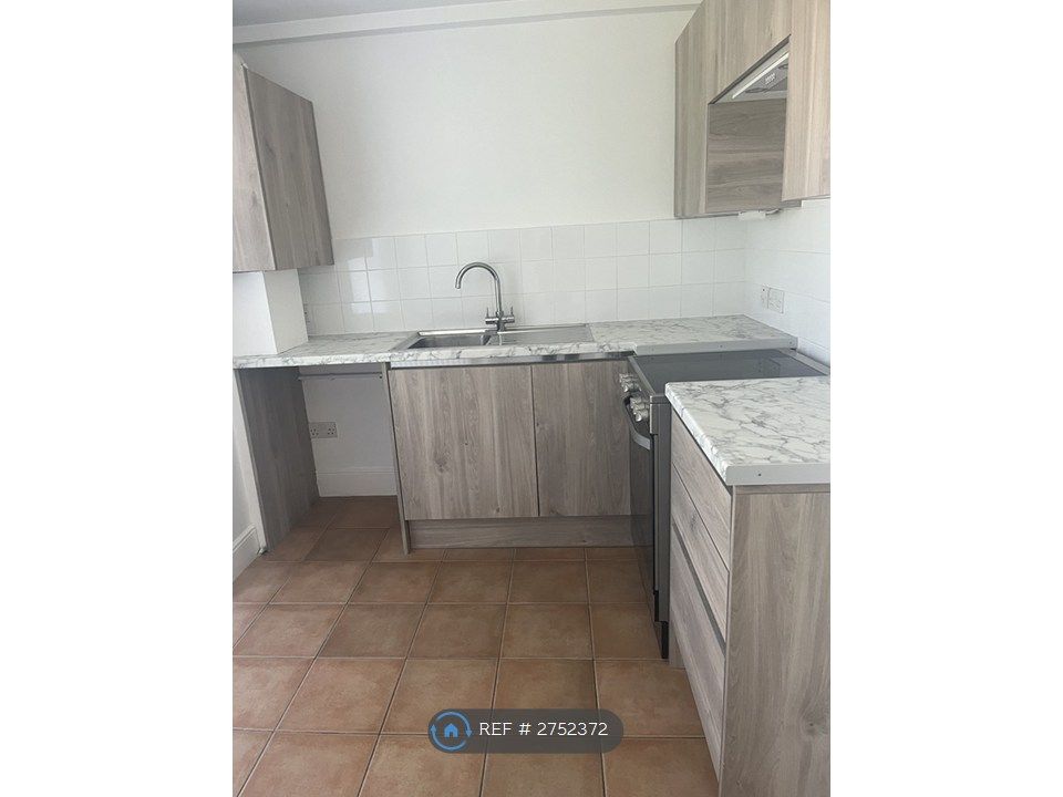 Property photo 3 of 6 Kitchen