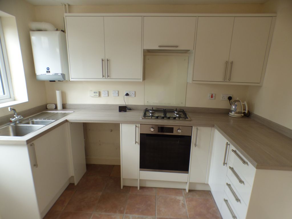Property photo 3 of 19 Kitchen