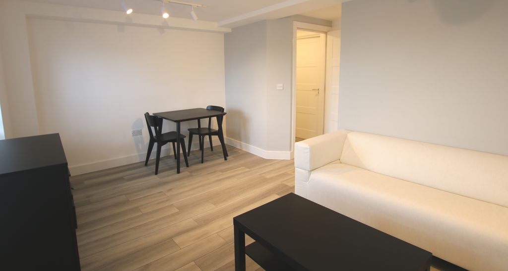 Property photo 1 of 7 4