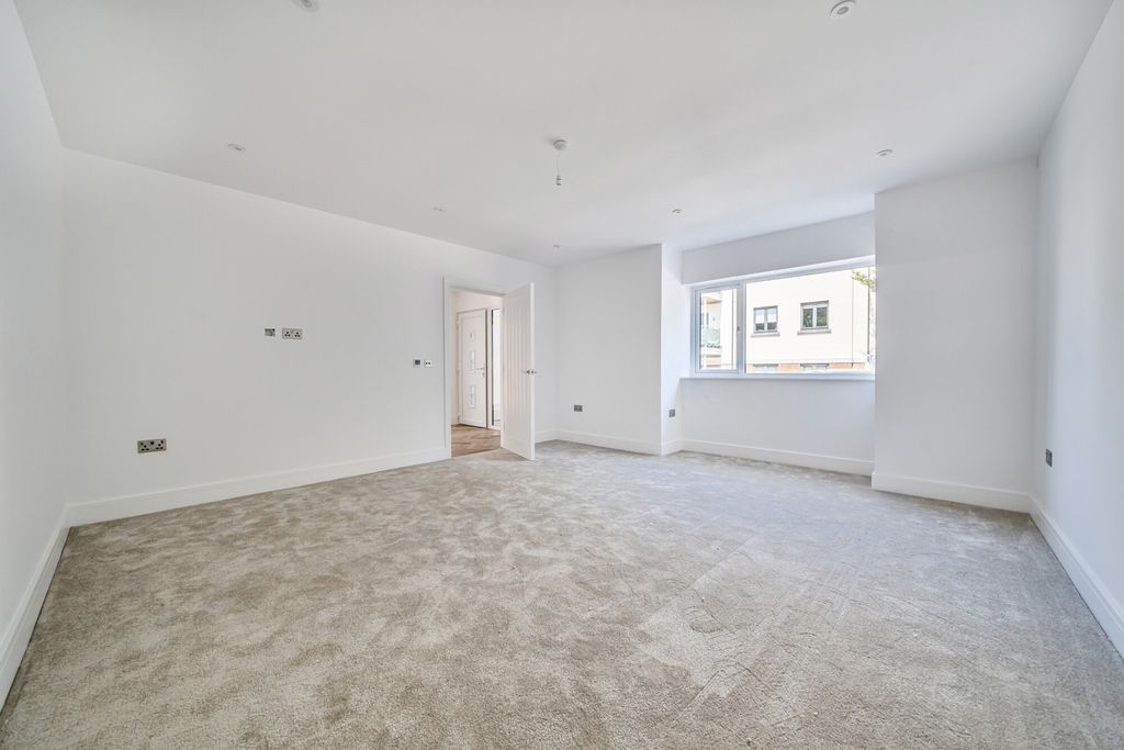 Property photo 3 of 27 Reception Room