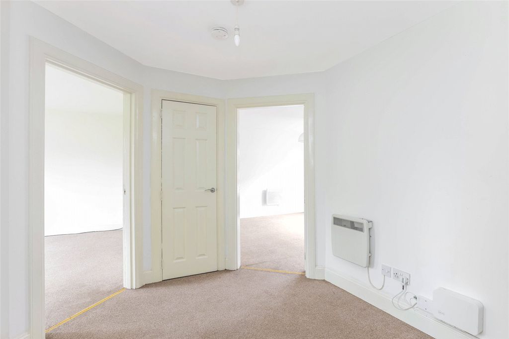 Property photo 2 of 18 Hallway