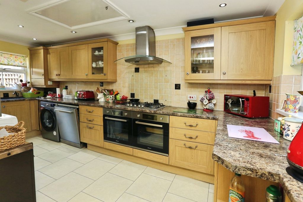 Property photo 2 of 17 Photo