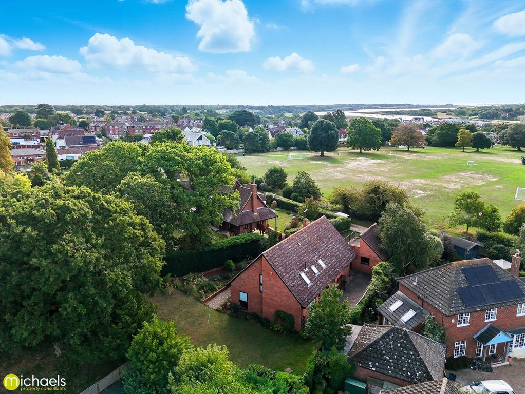 Property photo 2 of 36