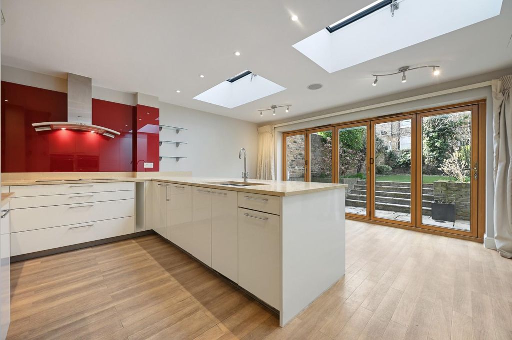 Property photo 3 of 25 Fbl - Aynhoe Road - Kitchenb1 (1).Jpg