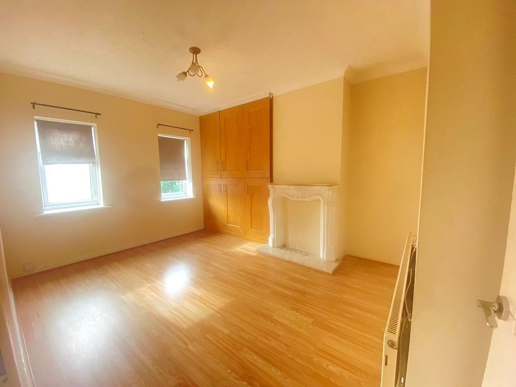 Property photo 2 of 3