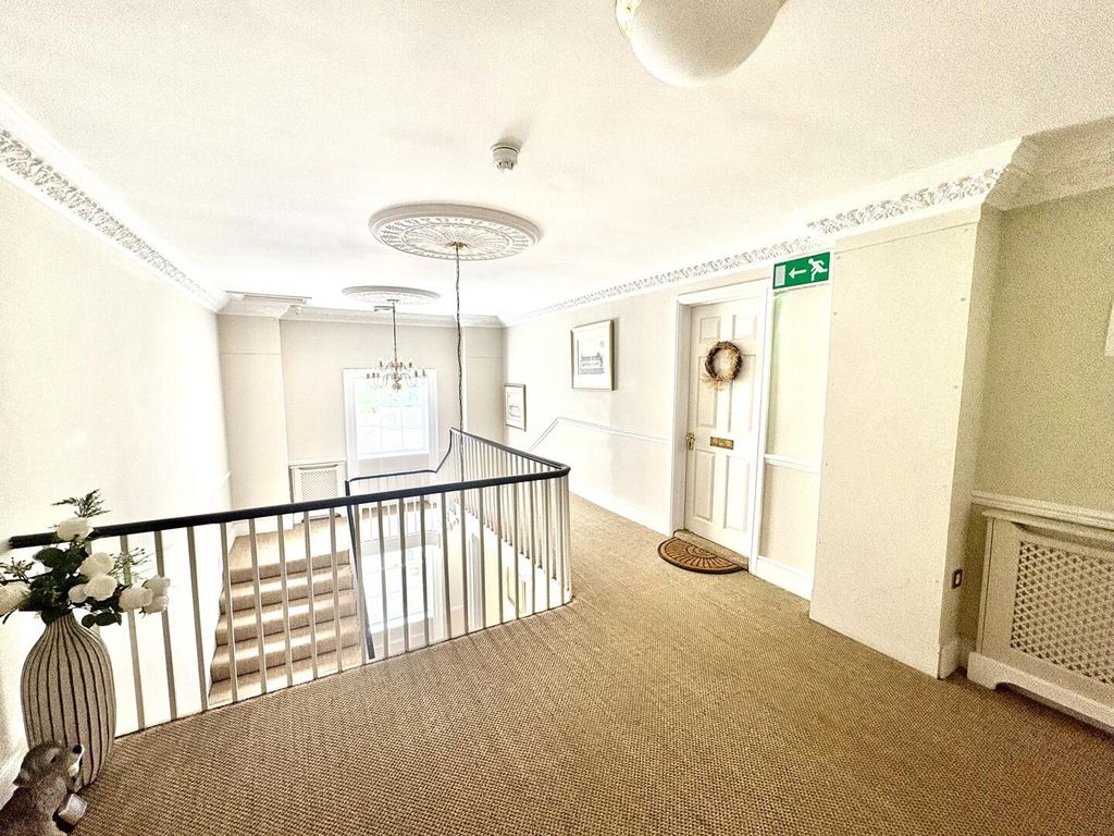 Property photo 2 of 13 Landing