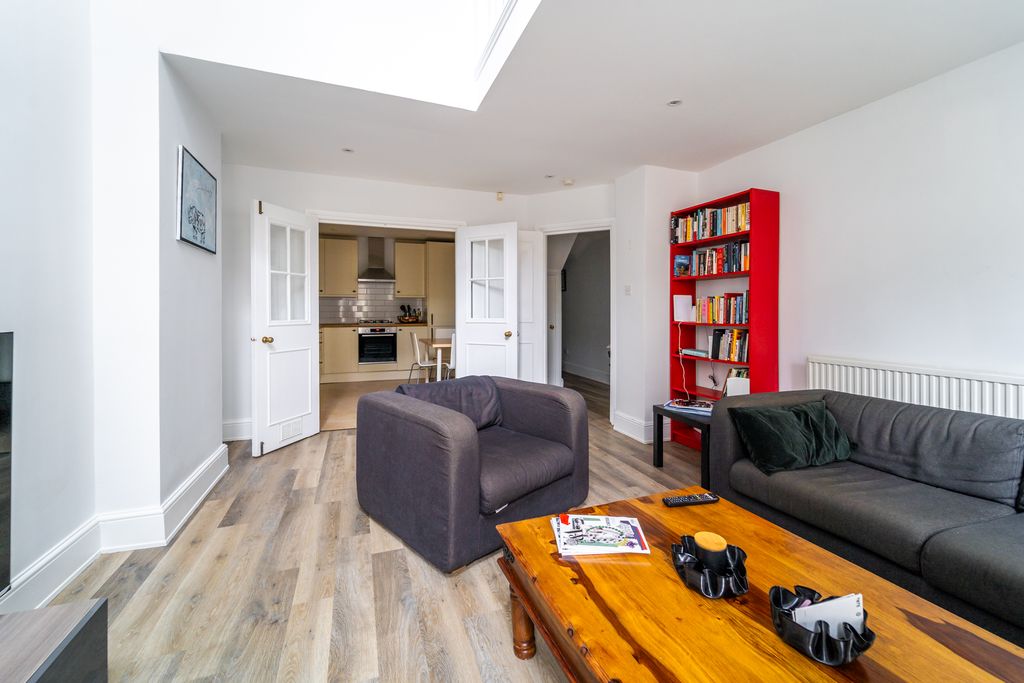 Property photo 3 of 11