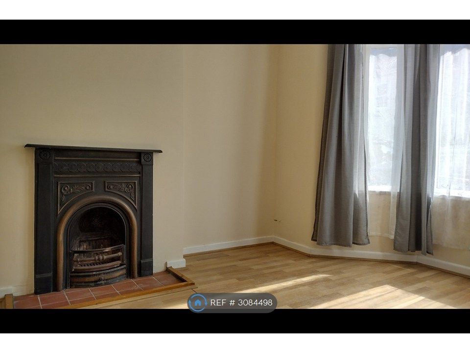 Property photo 3 of 13 Lounge