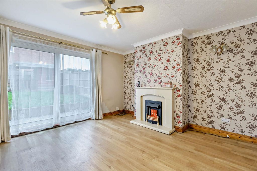 Property photo 2 of 17 8675088-Interior15-800.Jpg