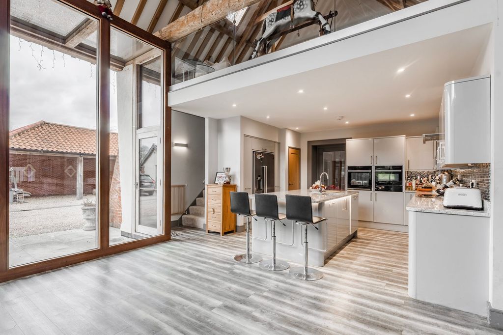 Property photo 2 of 29