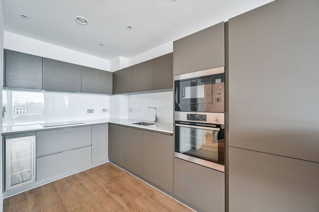 Property photo 1 of 21