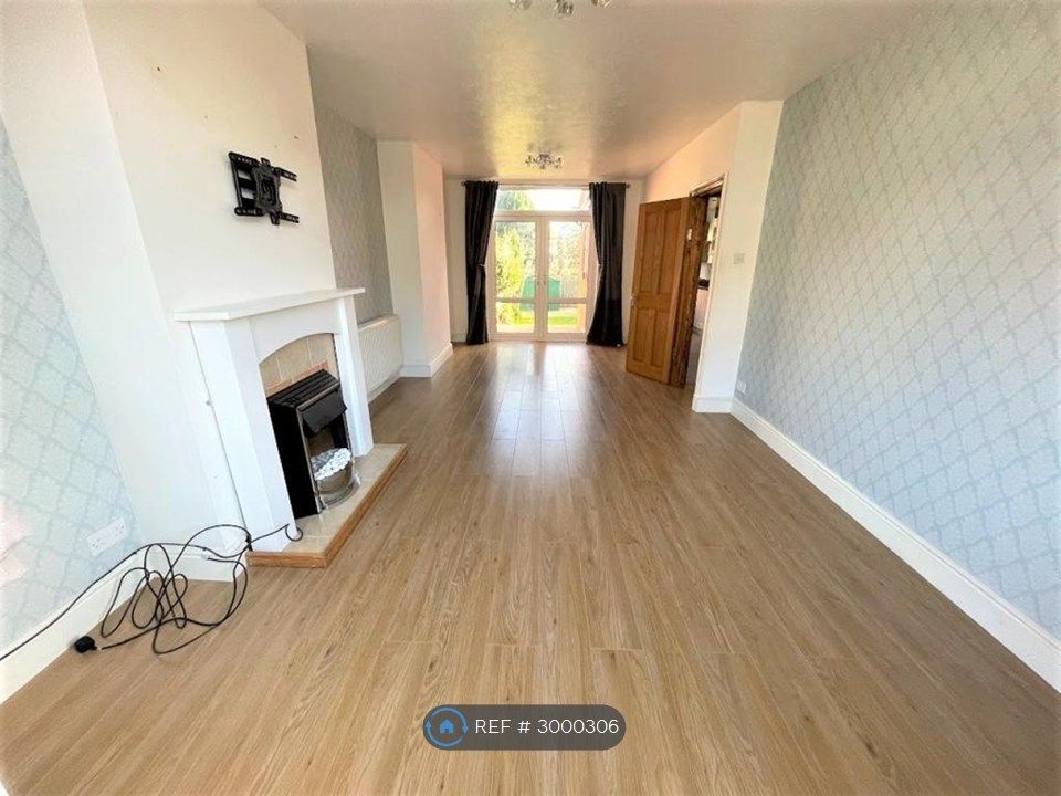 Property photo 2 of 12 Spacious Through Lounge & Dining Room