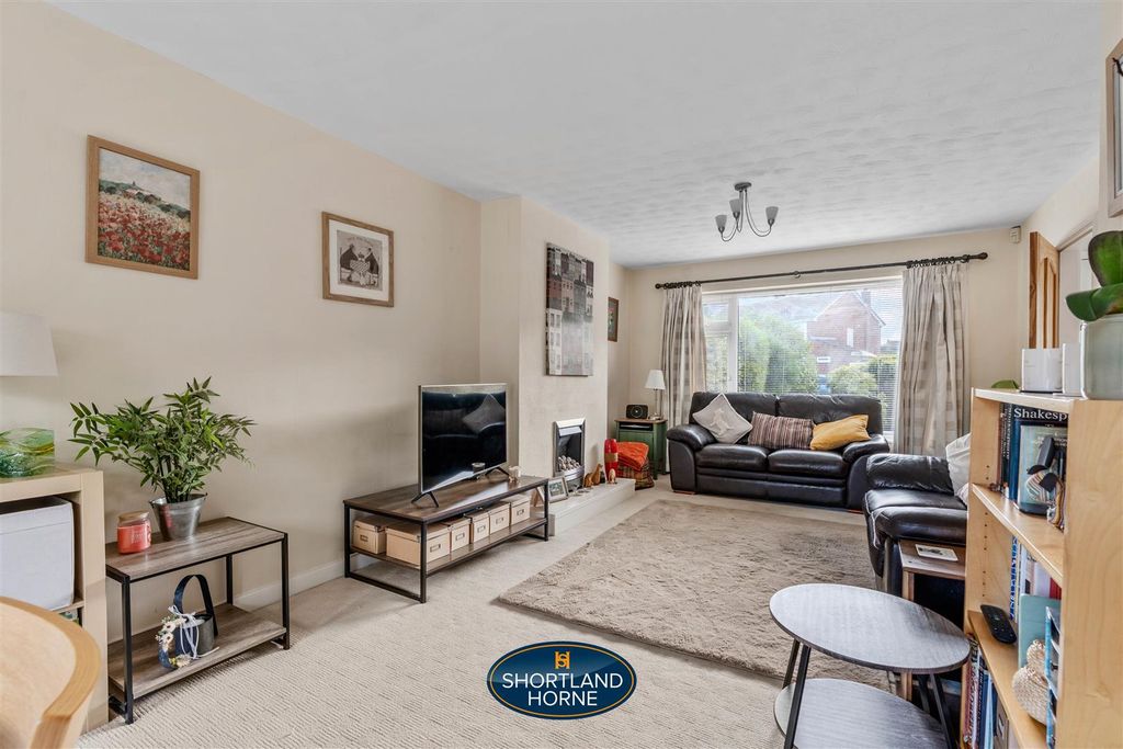 Property photo 3 of 27 9 Postbridge Rd Wm (5 Of 26).Jpg