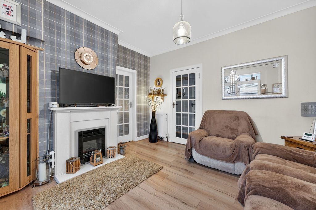 Property photo 2 of 28