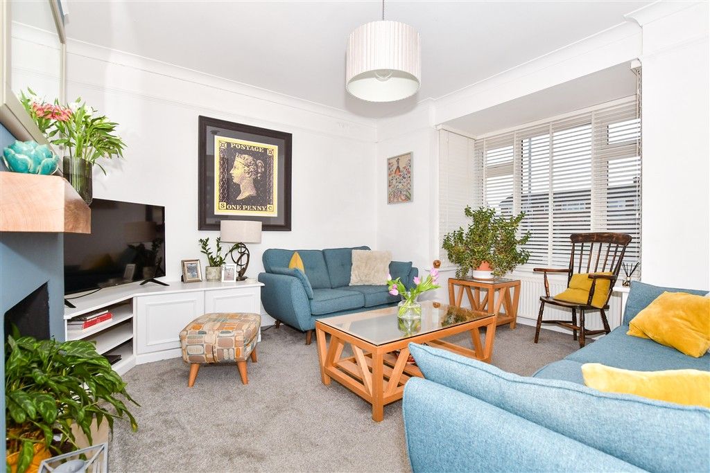 Property photo 3 of 21 Lounge