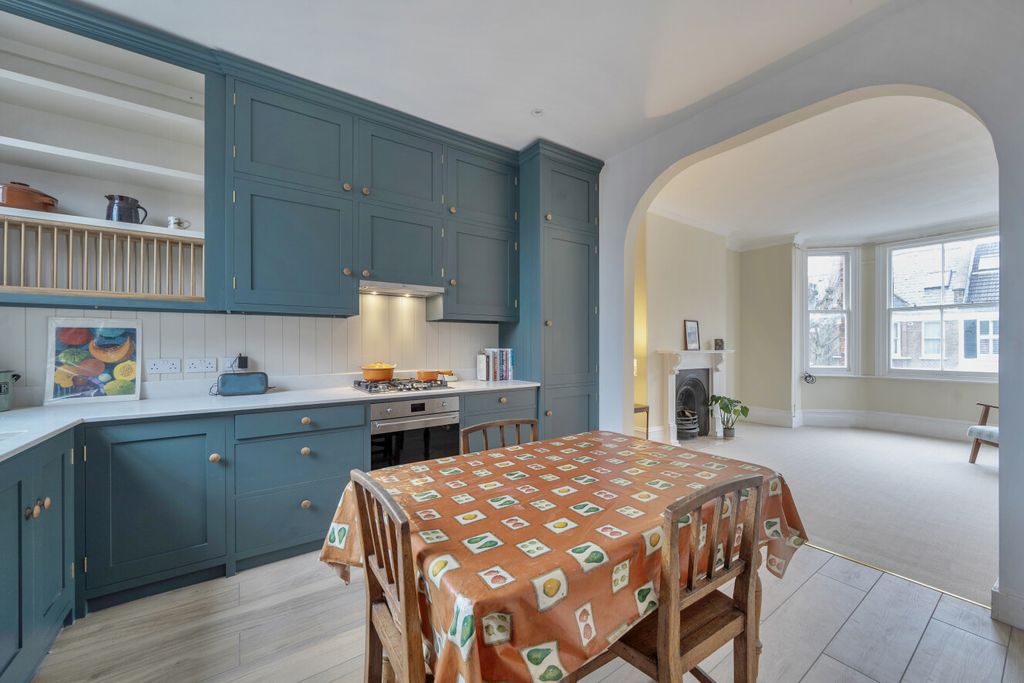 Property photo 2 of 18 1404903-13-697362...