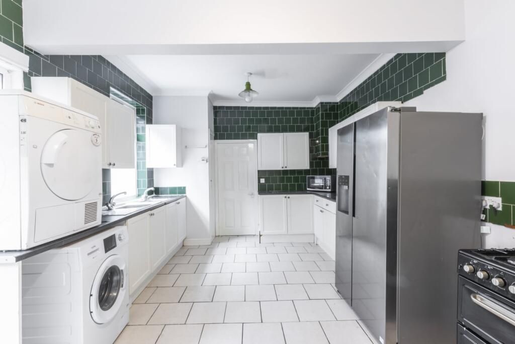 Property photo 1 of 2