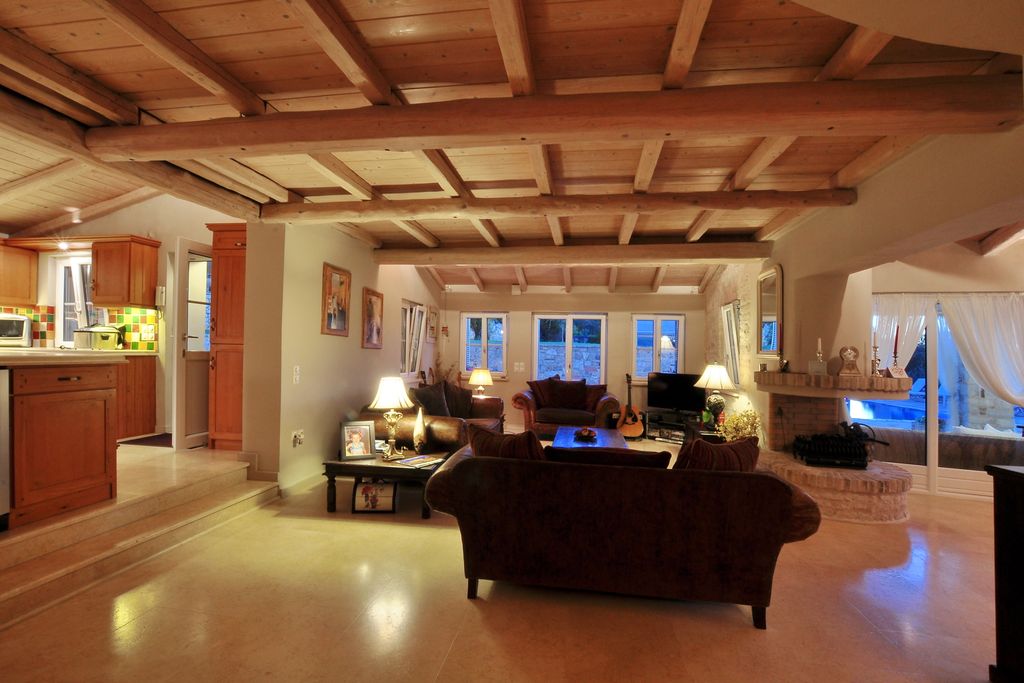 Property photo 2 of 26