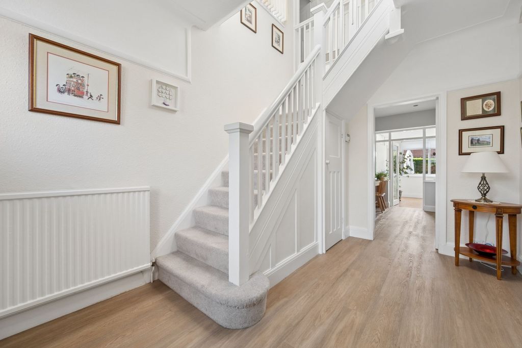 Property photo 2 of 25 Entrance Hall