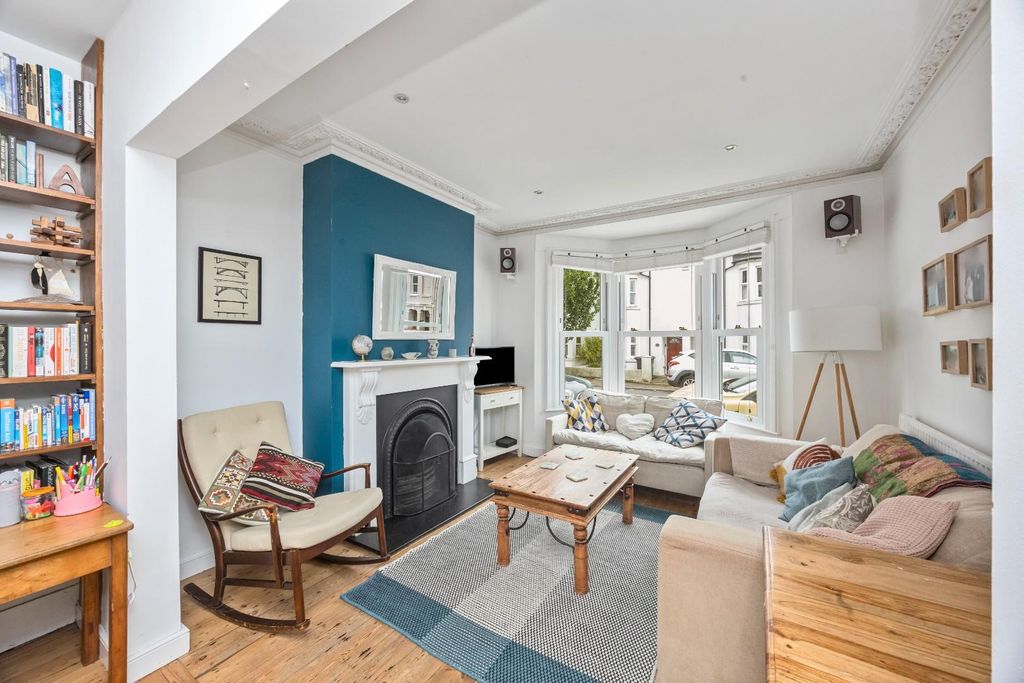 Property photo 2 of 24 Shakespeare Street (18).Jpg