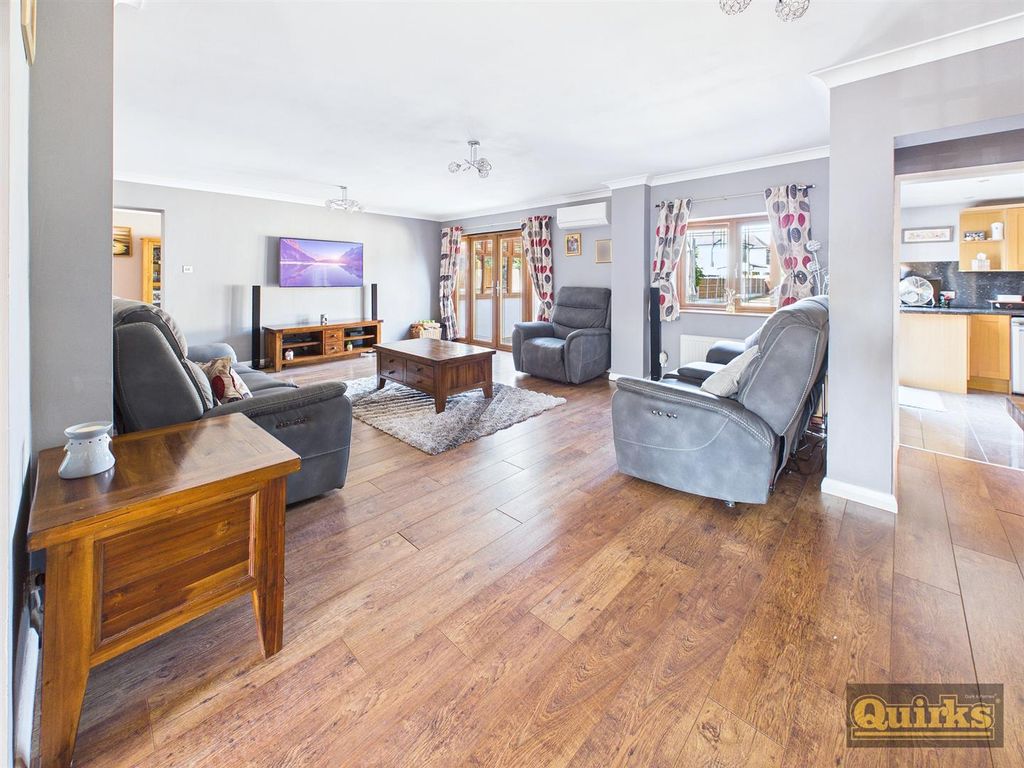 Property photo 3 of 39 Cam02342G0-Pr0216-Still004.Jpg