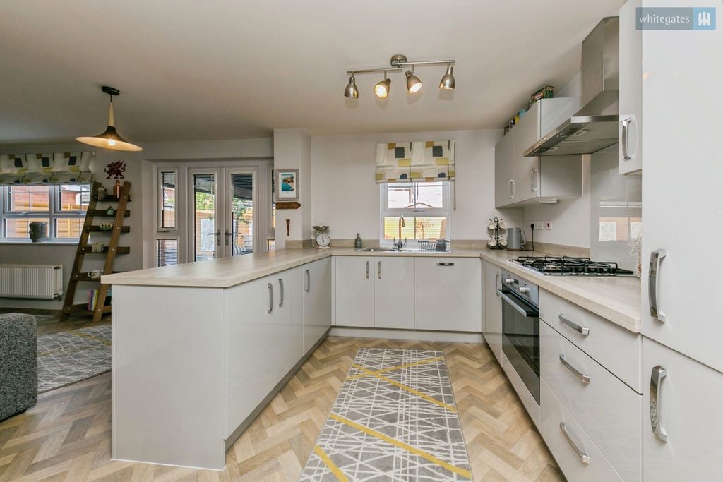 Property photo 3 of 26 Pbox-Img.Jpg