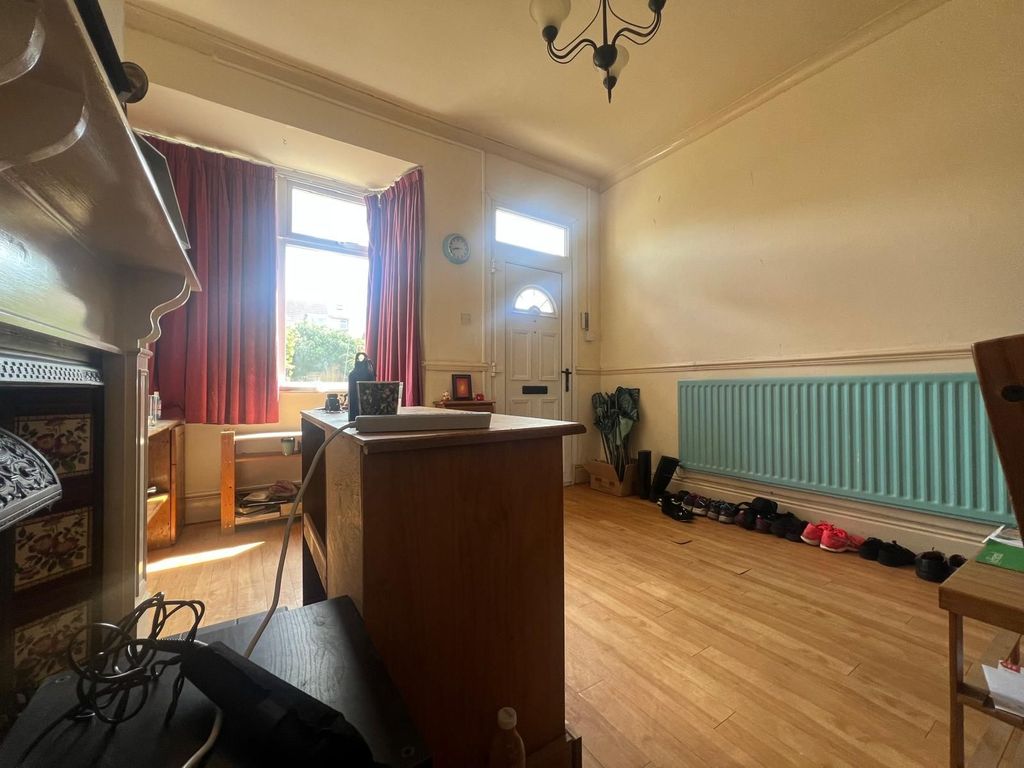 Property photo 3 of 14