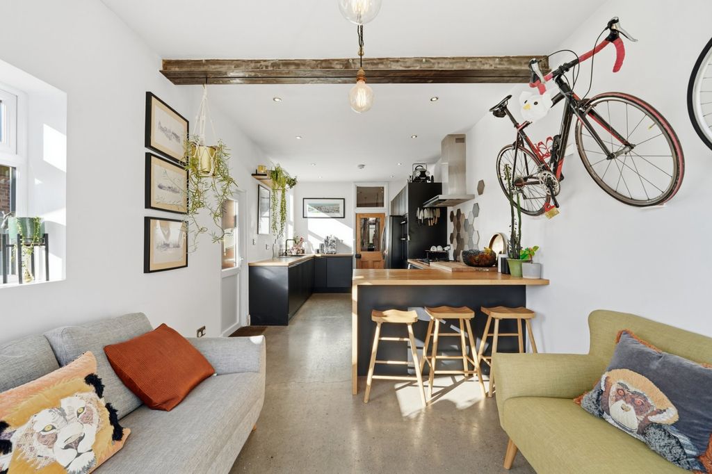 Property photo 3 of 22 Picture No. 12