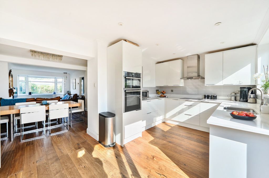 Property photo 3 of 23 1326371-11-68873F3138982