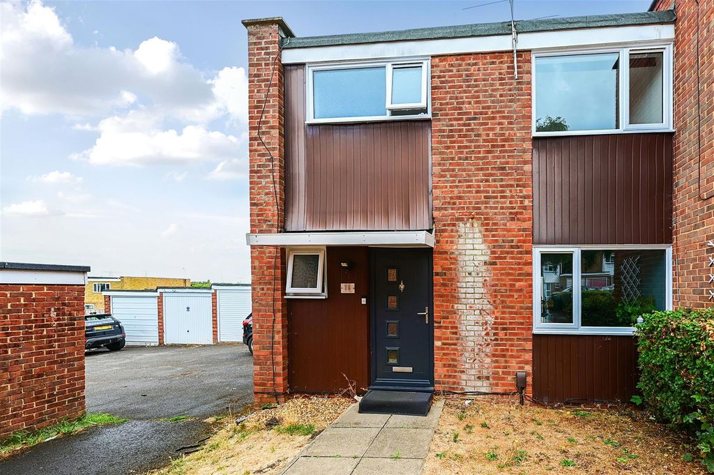 Property photo 1 of 11 Kennet Close