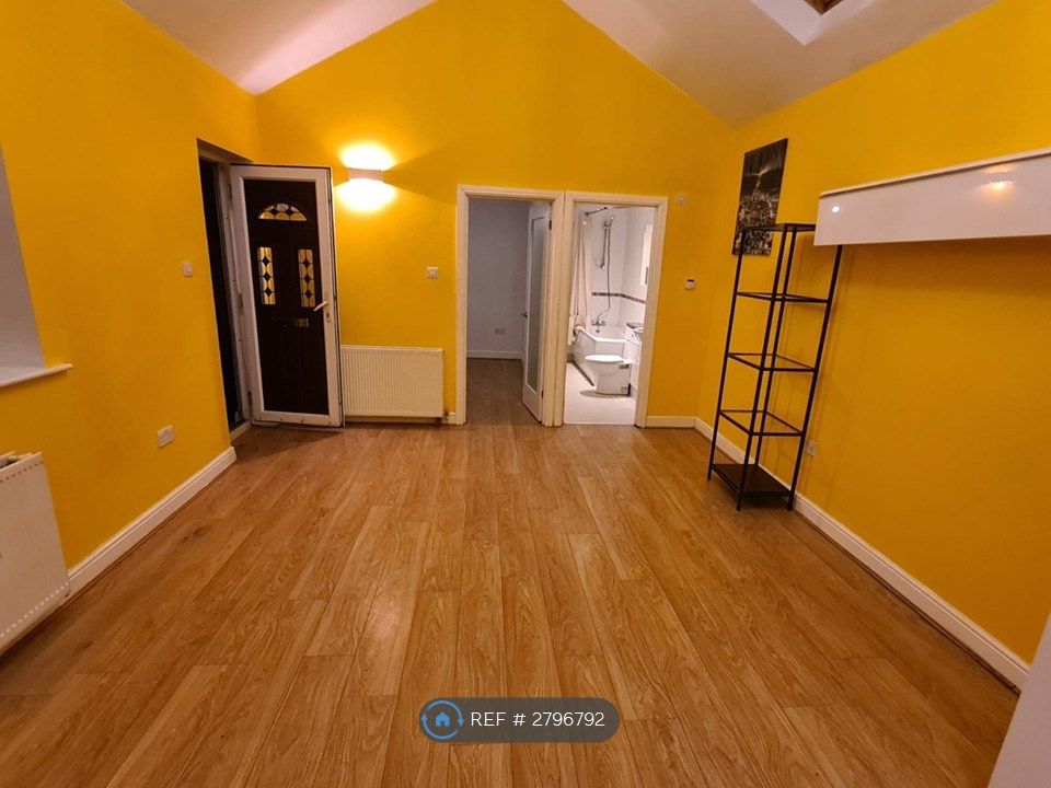 Property photo 3 of 6 Living Area 3