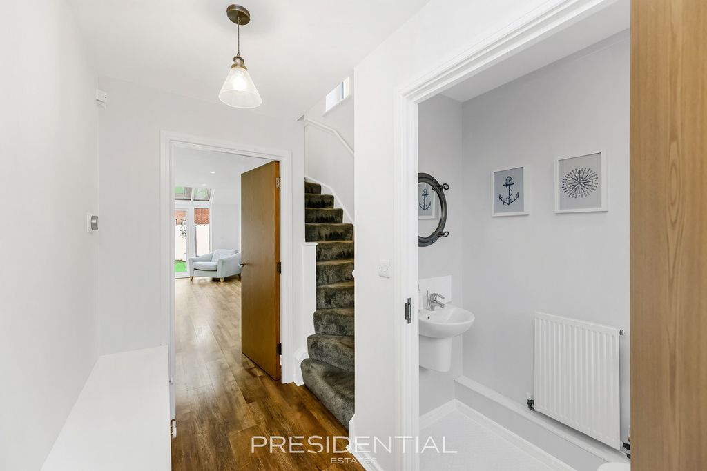 Property photo 2 of 20