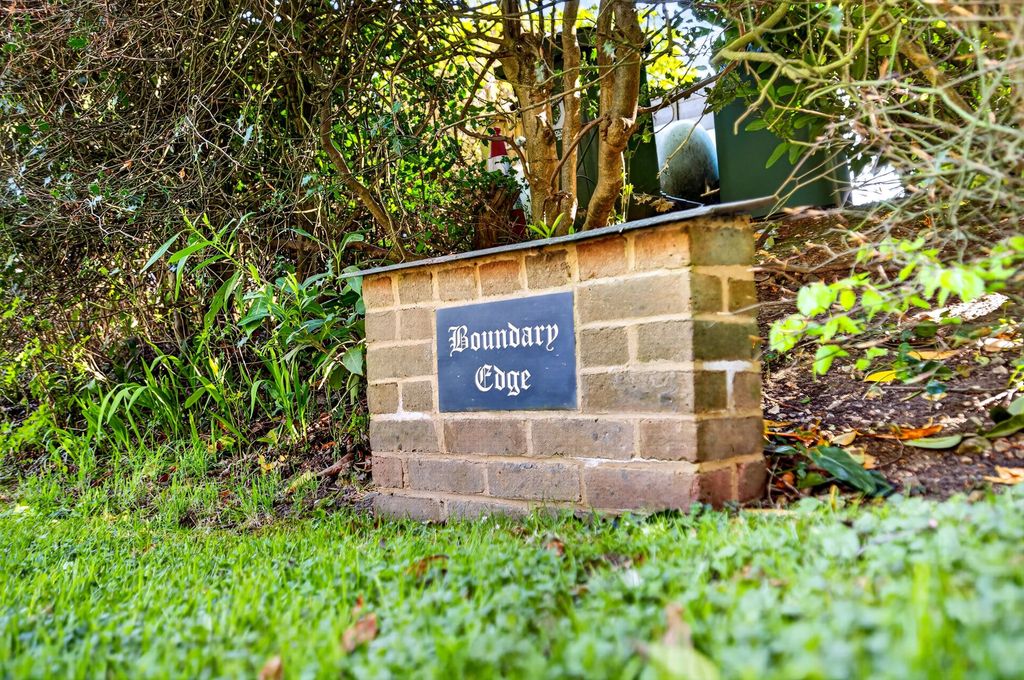 Property photo 3 of 47 Sign