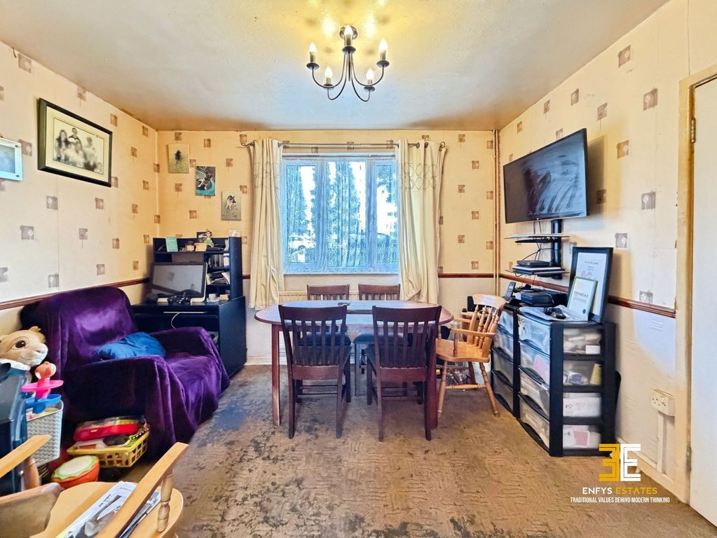 Property photo 2 of 23