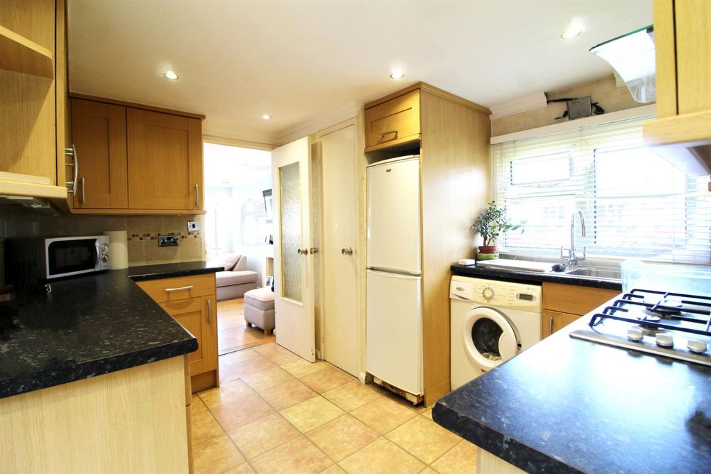 Property photo 3 of 6 Kitchen  New.Jpg
