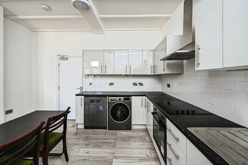 Property photo 2 of 17 Kitchen