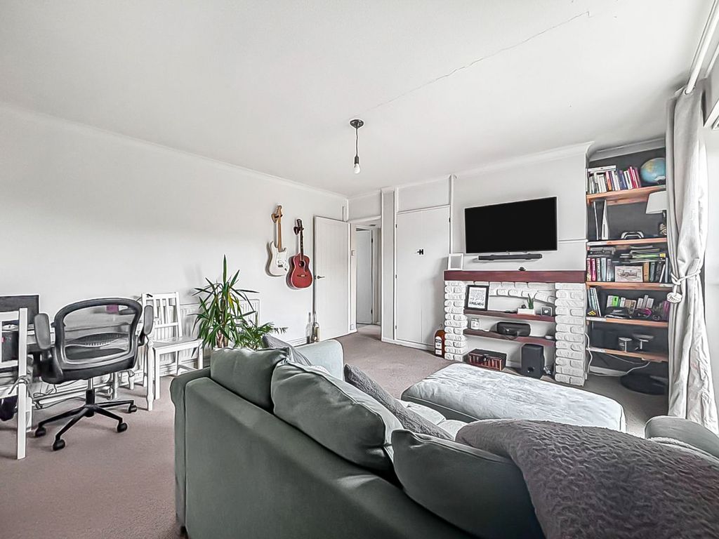 Property photo 3 of 12