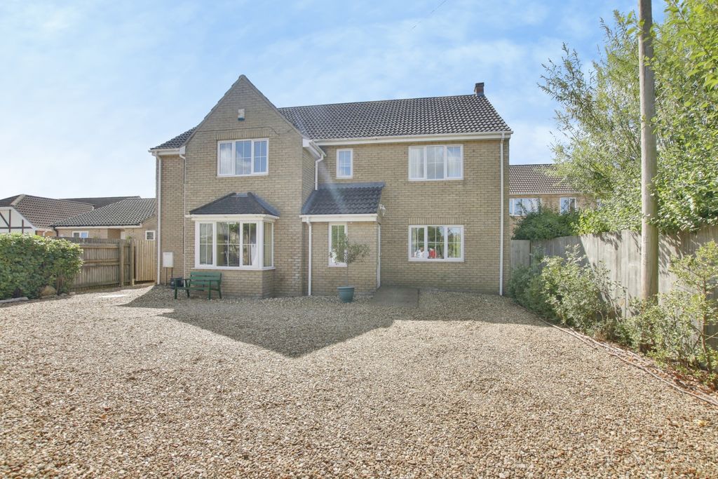 Property photo 1 of 28