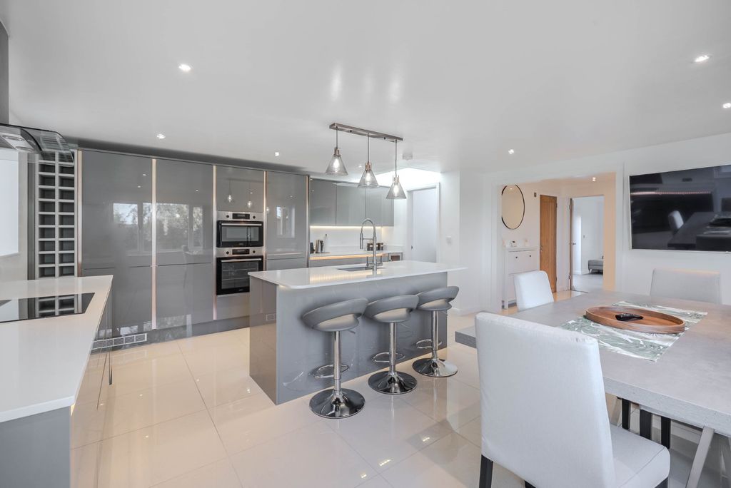 Property photo 2 of 21 Picture No. 08